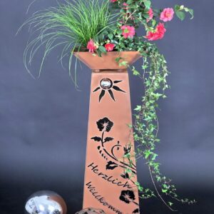 RS102 Konische Edelrost Säule "Blumenranke unter Edelstahlsonne mit Herzlich Willkommen"