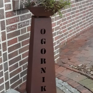 RS109 Konische Edelrost Säule mit Wunschtext